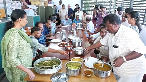 ഈ ഓഫീസിലെത്തുന്നവർ ഇനി വിശന്നിരിക്കേണ്ട; ഊട്ടുപുര പദ്ധതിയുമായി മണിയൂർ പഞ്ചായത്ത്