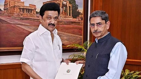 തമിഴ്‌നാട് നിയമസഭ സമ്മേളനത്തിനിടെ നാടകീയ സംഭവ വികാസങ്ങൾ; ദേശീയ​ഗാനത്തിന് പകരം തമിഴ് തായ് വാഴ്ത്ത്, പ്രതിഷേധിച്ച് ഇറങ്ങിപ്പോയി ഗവ‍ർണ‍ർ