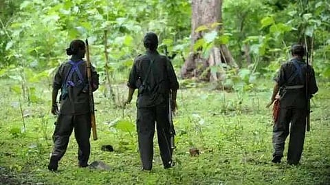 മാവോയിസ്റ്റുകൾ കീഴടങ്ങുന്നു;  മലയാളി ജിഷ അടക്കം എട്ട് പേർ കീഴടങ്ങുന്നത് ചിക്മംഗളൂരു കളക്ടർക്ക് മുൻപിൽ