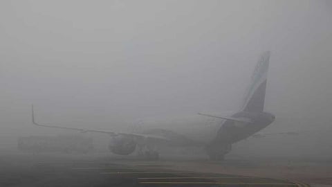 മൂടൽമഞ്ഞിൽ വലഞ്ഞ് രാജ്യതലസ്ഥാനം, 200 വിമാനങ്ങൾ വൈകി; നാല് സർവീസുകൾ റദ്ദാക്കി