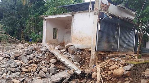 വിലങ്ങാട് ഉരുള്‍പൊട്ടല്‍ ദുരന്തബാധിതര്‍ക്ക് വീണ്ടും ഇരുട്ടടി, നഷ്ടപരിഹാര പട്ടികയില്‍ അപാകത; അര്‍ഹരായവരുടെ പേരുകളില്ല