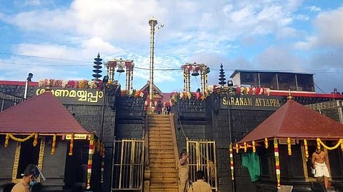 ശബരിമല യുവതി പ്രവേശന കേസ്: സത്യവാങ്മൂലം പുനഃപരിശോധിക്കും, നിയമ വിദഗ്ധരുമായി ആലോചിക്കുമെന്നും ദേവസ്വം ബോർഡ്