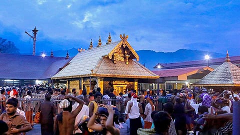 ശബരിമലയിൽ മകരവിളക്കിന് രണ്ട് ലക്ഷത്തോളം ഭക്തരെ പ്രതീക്ഷിക്കുന്നു, തിരിച്ചിറക്ക സമയത്ത് സ്വയം നിയന്ത്രണം ഉണ്ടാകണം: ദേവസ്വം ബോർഡ്