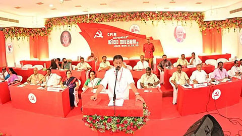 "നേതാക്കൾക്കിടയിൽ ഭിന്നതയുണ്ടെന്ന പ്രതീതിയുണ്ടാക്കി"; 
എൻ.എൻ. കൃഷ്ണദാസിന് പാലക്കാട് ജില്ലാ സമ്മേളനത്തിൽ രൂക്ഷ വിമർശനം