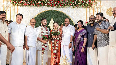 വടകര എംഎൽഎ കെ. കെ രമയുടെയും ടി.പി ചന്ദ്രശേഖരന്റെയും  മകൻ്റെ വിവാഹം;നേരിട്ടെത്തി  ആശംസകളറിയിച്ച് സ്പീക്കറും പ്രതിപക്ഷ നേതാവും ഉൾപ്പടെ പ്രമുഖർ