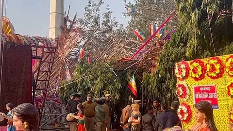 യുപിയിൽ ജൈനമത സമ്മേളന വേദിയിലേക്ക് വാച്ച് ടവർ തകർന്നുവീണ് ആറ് മരണം; 50 ഓളം പേർക്ക് പരിക്ക്