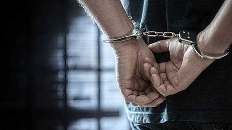 ഒരു രാത്രി മുഴുവൻ ക്രൂരമർദനം, മരിച്ചെന്ന് കരുതി രക്ഷപ്പെട്ടു; ചോറ്റാനിക്കരയിൽ പെൺകുട്ടിയെ ആക്രമിച്ച ആൺസുഹൃത്തിനെതിരെ വധശ്രമ കേസ്