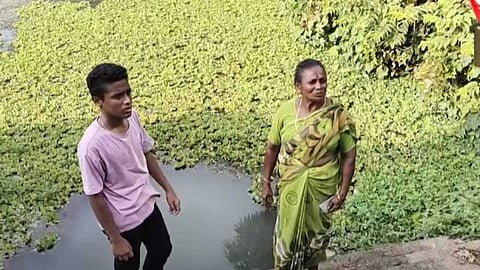 ബലിതര്‍പ്പണത്തിനിടെ കാല്‍വഴുതി കുളത്തില്‍ വീണു; വയോധികയുടെ രക്ഷകനായി ഒമ്പതാം ക്ലാസുകാരന്‍