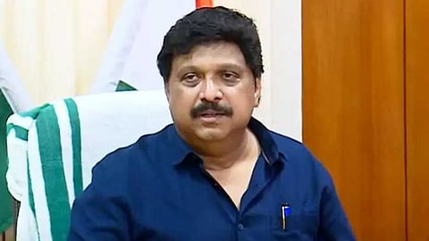യാത്രക്കാർ കൈ കാണിച്ചാൽ KSRTC  നിർത്തണം; നിർത്താതെ പോയാൽ ടിക്കറ്റിൻ്റെ കാശ് ഡ്രൈവർ തരണമെന്ന് ഗതാഗതമന്ത്രി