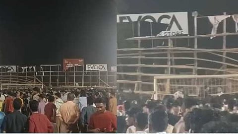 വല്ലപ്പുഴയിൽ ഫുട്ബോൾ ടൂർണമെൻ്റിനിടെ ഗാലറി തകർന്നു;  
നിരവധി കാണികൾക്ക് പരിക്ക്