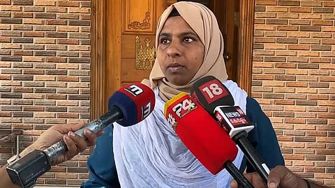 സ്കൂട്ടറും ഇല്ല, പണവും പോയി; താനടക്കം വഞ്ചിക്കപ്പെട്ടു: വടക്കാഞ്ചേരി നഗരസഭാ കൗൺസിലർ