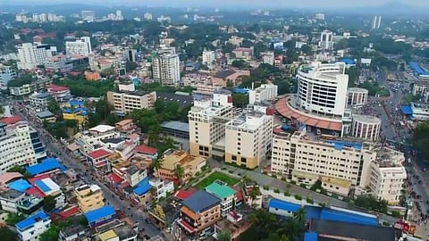 Kerala Budget 2025 | സില്‍വര്‍ ലൈനില്‍ സര്‍ക്കാര്‍ പിന്നോട്ടില്ല; തിരുവനന്തപുരത്തും കോഴിക്കോടും മെട്രോ, നഗരവികസനത്തിന് പ്രത്യേക പദ്ധതികള്‍