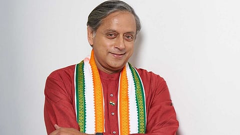 കോണ്‍ഗ്രസിനെ തുടര്‍ച്ചയായി വെട്ടിലാക്കുന്ന ശശി തരൂരിനെതിരെ നടപടി വേണമെന്ന് നേതാക്കള്‍; മിണ്ടാതെ ദേശീയ നേതൃത്വം
