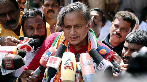 ഇടതു സർക്കാരിനെ പുകഴ്ത്തിയുള്ള ശശി തരൂർ എംപിയുടെ ലേഖനത്തിൽ ഹൈക്കമാൻഡ് ഇടപെട്ടേക്കും