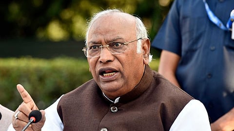 "എഐസിസി ഭാരവാഹികൾ ഉൾപ്പെടെ ഉത്തരവാദികൾ"; ഡൽഹി തെരഞ്ഞെടുപ്പ് തോൽവിയിൽ മല്ലികാർജുൻ ഖാർഗെ