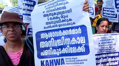 ശാശ്വത പരിഹാരമുണ്ടാക്കുന്നത് വരെ സമരം തുടരും; സെക്രട്ടേറിയറ്റിന് മുമ്പിൽ മഹാസം​ഗമവുമായി ആശാ വർക്കർമാർ