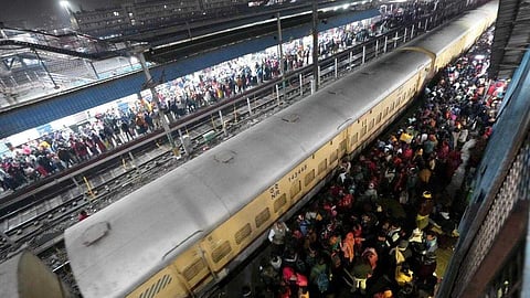 '15 പേർ മരിച്ചത് ശ്വാസംമുട്ടി, രണ്ട് പേർ രക്തസ്രാവം മൂലവും'; ഡൽഹി റെയിൽവേ സ്റ്റേഷൻ ദുരന്തത്തിൽ പോസ്റ്റ്‌മോർട്ടം റിപ്പോർട്ട് പുറത്ത്