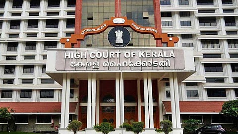 വെടിക്കെട്ട് ആനകളെ അസ്വസ്ഥപ്പെടുത്തുന്നുവെങ്കില്‍ എന്തിന് അവിടേക്ക് കൊണ്ടുപോകുന്നു: ഹൈക്കോടതി