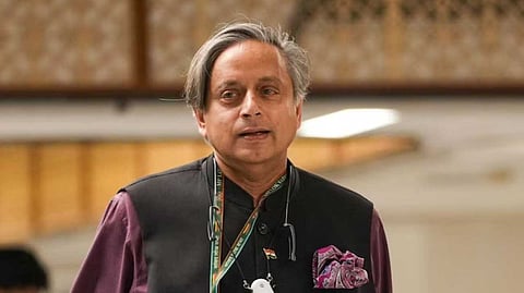 'ജനങ്ങള്‍ക്ക് മുന്നില്‍ ഐക്യം പ്രകടമാക്കാന്‍ വിവാദങ്ങള്‍ ഒഴിവാക്കണം'; യുഡിഎഫ് യോഗത്തില്‍ ശശി തരൂരിന് പരോക്ഷ വിമര്‍ശനം