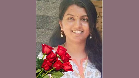കോഴിക്കോട് പയ്യോളിയില്‍ നവവധു ഭര്‍തൃവീട്ടില്‍ മരിച്ച നിലയില്‍; അസ്വാഭാവികതയെന്ന് കുടുംബം