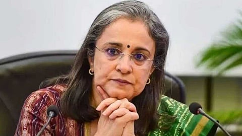 ഓഹരി വിപണിയിലെ തട്ടിപ്പ്; SEBI മുന്‍ മേധാവി മാധബി ബുച്ചിനെതിരെ കേസെടുക്കാന്‍ കോടതി നിര്‍ദേശം