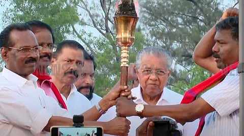 ചെങ്കടലായി കൊല്ലം; സിപിഐഎം സംസ്ഥാന സമ്മേളനത്തിന് കൊടിയേറ്റം;പ്രതിനിധി സമ്മേളനം നാളെ,  മുഖ്യമന്ത്രി  നവകേരള രേഖ അവതരിപ്പിക്കും