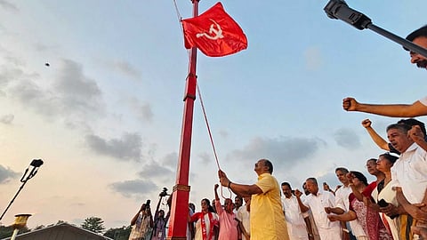 ചുവപ്പണിഞ്ഞ് കൊല്ലം; സിപിഐഎം സംസ്ഥാന സമ്മേളനത്തിന് ഇന്ന് തുടക്കം: പ്രതിനിധി സമ്മേളനം പ്രകാശ് കാരാട്ട് ഉദ്ഘാടനം ചെയ്യും