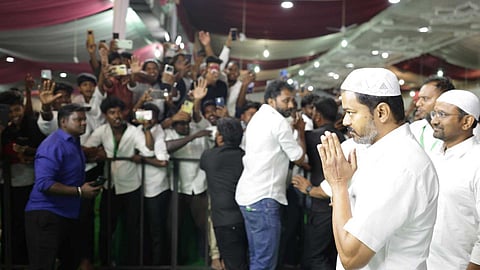 "ഇഫ്താർ വിരുന്നിൽ പങ്കെടുത്തത് മദ്യപാനികളും റൗഡികളും, മുസ്ലീങ്ങളെ അപമാനിച്ചു"; നടൻ വിജയ്‌ക്കെതിരെ പരാതി നൽകി മുസ്ലീം സംഘടന