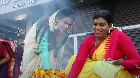 പൊങ്കാലയിട്ട് ട്രാന്‍സ്‌ജെന്‍ഡര്‍ വിഭാഗത്തില്‍ നിന്നുള്ളവരും; നഗരത്തിന്റെ വിവിധയിടങ്ങളിലായി പൊങ്കാല അര്‍പ്പിച്ചത് അൻപതിലധികം പേർ