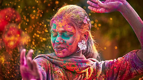 നിറങ്ങളുടെ ഉത്സവം; ഹോളി ആഘോഷനിറവിൽ രാജ്യം