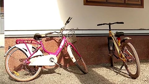 മോഷണം സൈക്കിൾ മാത്രം, ഒരു വീട്ടിൽ നിന്നെടുക്കുന്നത് മറ്റൊരു വീട്ടിൽ വെക്കും; 
'സൈക്ലിക്ക് മോഷണ'ത്തിൽ വട്ടം ചുറ്റി കണ്ണൂർ കണ്ണാടിപ്പറമ്പുകാർ