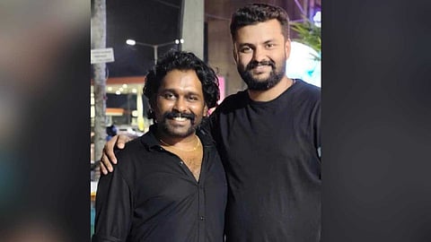 ഗുണ്ടാ നേതാവിനൊപ്പം നിൽക്കുന്ന ചിത്രം പങ്കുവെച്ച് കെഎസ്‌യു ജില്ലാ പ്രസിഡൻ്റ്; ഗോകുൽ ഗുരുവായൂർ പങ്കുവെച്ചത് മരട് അനീഷിനൊപ്പമുള്ള ചിത്രം