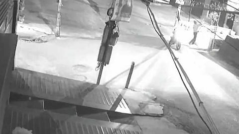 അമൃത്‌സറിൽ ക്ഷേത്രത്തിന് നേരെ സ്ഫോടക വസ്തുക്കൾ എറിഞ്ഞ് അജ്ഞാതർ; പിന്നിൽ പാകിസ്ഥാന്റെ ഐഎസ്ഐ എന്ന് പൊലീസ്