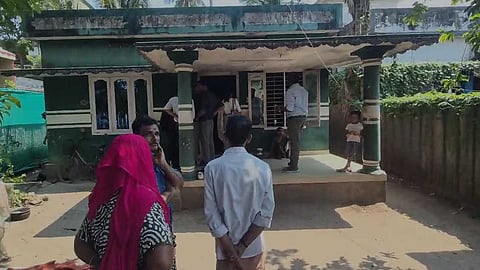 ആലപ്പുഴയില്‍ ജപ്തി നടപടി; രോഗികളായ വൃദ്ധദമ്പതികളെ വീട്ടില്‍ നിന്ന് ഇറക്കിവിടാന്‍ ശ്രമം