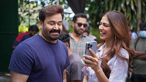 മോഹന്‍ലാല്‍ സാറില്‍ നിന്നും ഒരുപാട് കാര്യങ്ങള്‍ പഠിച്ചു; ഹൃദയപൂര്‍വ്വം ആദ്യ ഷെഡ്യൂള്‍ പൂര്‍ത്തിയാക്കി മാളവിക