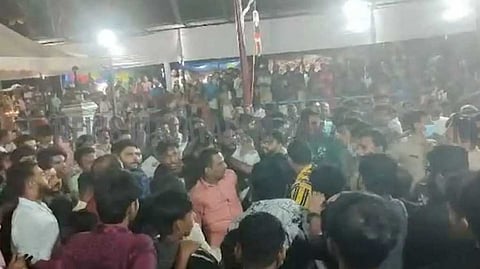 'ചെറുത്തുനിൽപ്പിന്റെ പോരാട്ടത്തിൽ കരുത്തുകാട്ടിയ ഉദ്യോഗസ്ഥർ...': തലശേരി എസ്ഐമാരെ സ്ഥലം മാറ്റിയതിൽ പൊലീസിന് അതൃപ്തി