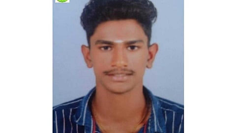 ആലപ്പുഴയിൽ 20 കാരന്റെ മൃതദേഹം ആരെയും അറിയിക്കാതെ സംസ്‌കരിക്കാൻ ശ്രമിച്ച് കുടുംബം; തടഞ്ഞ് പൊലീസ്
