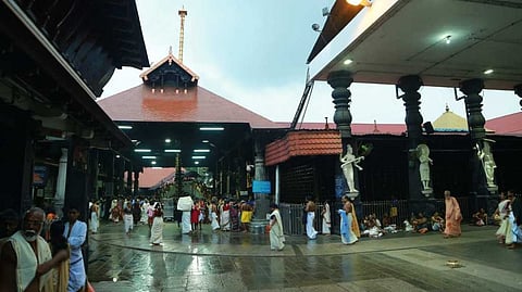 "ഹിന്ദുക്കൾക്ക് തുളസിത്തറ പുണ്യസ്ഥലം"; തുളസിത്തറയെ അവഹേളിച്ച ഹോട്ടല്‍ ഉടമയ്‌ക്കെതിരെ കേസെടുക്കാത്തതില്‍ ഹൈക്കോടതി  വിമർശനം