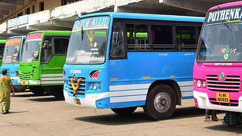 കൊച്ചിയിലെ സ്വകാര്യ ബസുകള്‍ക്കെതിരെ മൂന്ന് മാസത്തിനിടെ 5618 പെറ്റി കേസുകള്‍; ഡ്രൈവര്‍മാര്‍ക്കെതിരെ 167 കേസുകള്‍