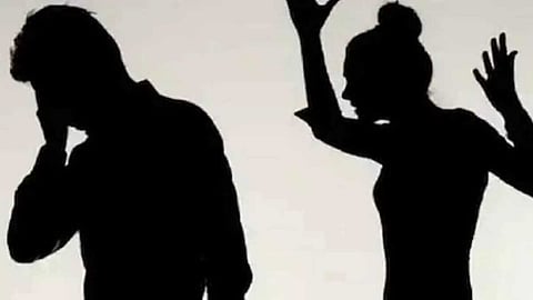 പെരുമ്പാവൂരില്‍ ഭര്‍ത്താവിൻ്റെ ജനനേന്ദ്രിയം പൊള്ളിച്ച സംഭവം; ഭാര്യയ്‌ക്കെതിരെ കേസ്