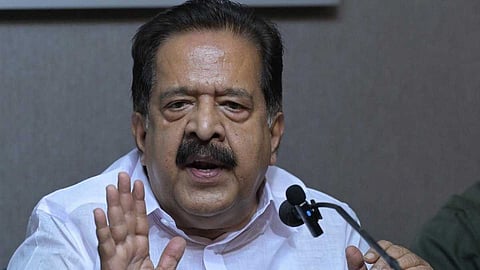 ഭയപ്പെടുത്തിയും ആക്രമിച്ചും ആവിഷ്‌കാര സ്വാതന്ത്ര്യത്തിന് തടയിടാന്‍ സംഘ് പരിവാര്‍ ശക്തികള്‍ ശ്രമിക്കരുത്: രമേശ് ചെന്നിത്തല