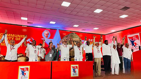'കേന്ദ്ര കമ്മിറ്റി പരാജയം'; കേരള സർക്കാരിന്റെ നേട്ടങ്ങൾ ഉത്തരേന്ത്യയിൽ പ്രചരിപ്പിക്കാന്‍ കഴിയുന്നില്ലെന്ന് CPIM പാർട്ടി കോണ്‍ഗ്രസില്‍ വിമർശനം