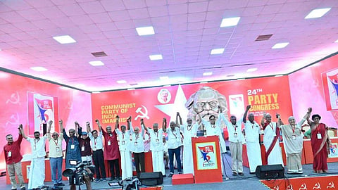 സിപിഐഎം കേന്ദ്ര കമ്മിറ്റിയിലേക്കുള്ള തെരഞ്ഞെടുപ്പിൽ ഡി.എൽ. കാരാടിന് തോൽവി; അംഗങ്ങളുടെ പട്ടിക പുറത്ത്