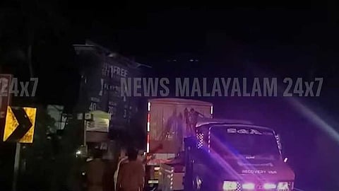 കോട്ടയം നാട്ടികയിൽ വാഹനാപകടം; രണ്ടുപേർക്ക് ദാരുണാന്ത്യം,മൂന്ന് പേർക്ക് പരിക്ക്