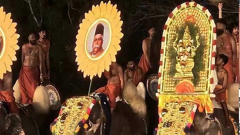 കൊല്ലം പൂരത്തിൽ ഹെഡ്ഗേവാറിൻ്റെ ചിത്രം: പിന്നിൽ സ്വകാര്യ വ്യക്തികൾ എന്ന് റിപ്പോർട്ട്
