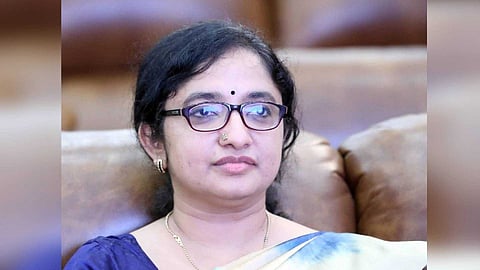 'IAS ഉദ്യോഗസ്ഥരുടെ  പെരുമാറ്റ ചട്ടത്തിന് വിരുദ്ധമായി പ്രവർത്തിച്ചു'; ദിവ്യ എസ്.  അയ്യർക്കെതിരെ പരാതി