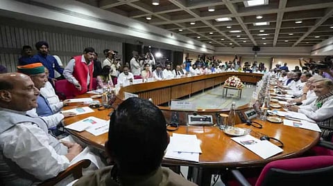 ഭീകരാക്രമണം മുന്‍കൂട്ടി കാണുന്നതില്‍ പരാജയപ്പെട്ടത് 'പിഴവ്'; സുരക്ഷാ വീഴ്ചയുണ്ടായെന്ന് സര്‍വകക്ഷി യോഗത്തില്‍ തുറന്നു സമ്മതിച്ച് കേന്ദ്രം
