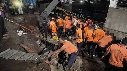 ആന്ധ്രാപ്രദേശിൽ ക്ഷേത്ര മതിൽ തകർന്ന് അപകടം;  എട്ട് പേർക്ക് ദാരുണാന്ത്യം