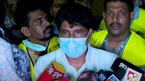 കോഴിക്കോട് മെഡിക്കല്‍ കോളേജിലെ പുക; രോഗികളെ മാറ്റുന്നതിനിടെ മൂന്ന് പേർ മരിച്ചെന്ന് ടി. സിദ്ദിഖ് എംഎൽഎ