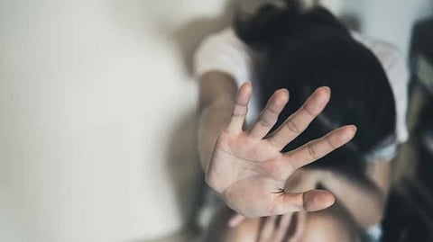 തലശേരിയില്‍ 32 കാരിയെ കൂട്ട ബലാത്സംഗത്തിനിരയാക്കി; മുഴുപ്പിലങ്ങാട് സ്വദേശിയും രണ്ട് ബീഹാറികളും അറസ്റ്റില്‍